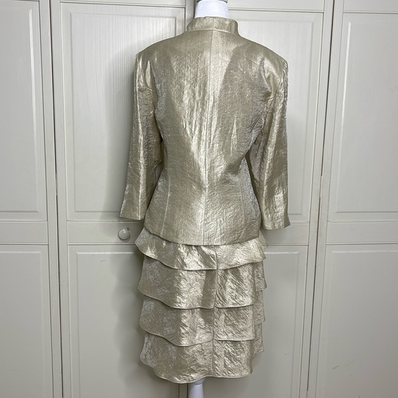 Jessica Howard 2Pc Champagne Satin Hammered Tiered Dress & Blazer Sz 16 Sheath - Picture 11 of 16